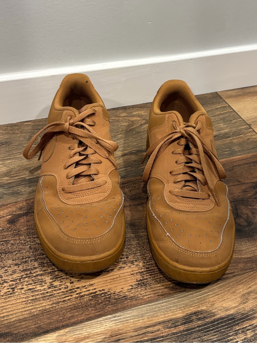 Nike Low-Top Sneakers in Wheat/Tan